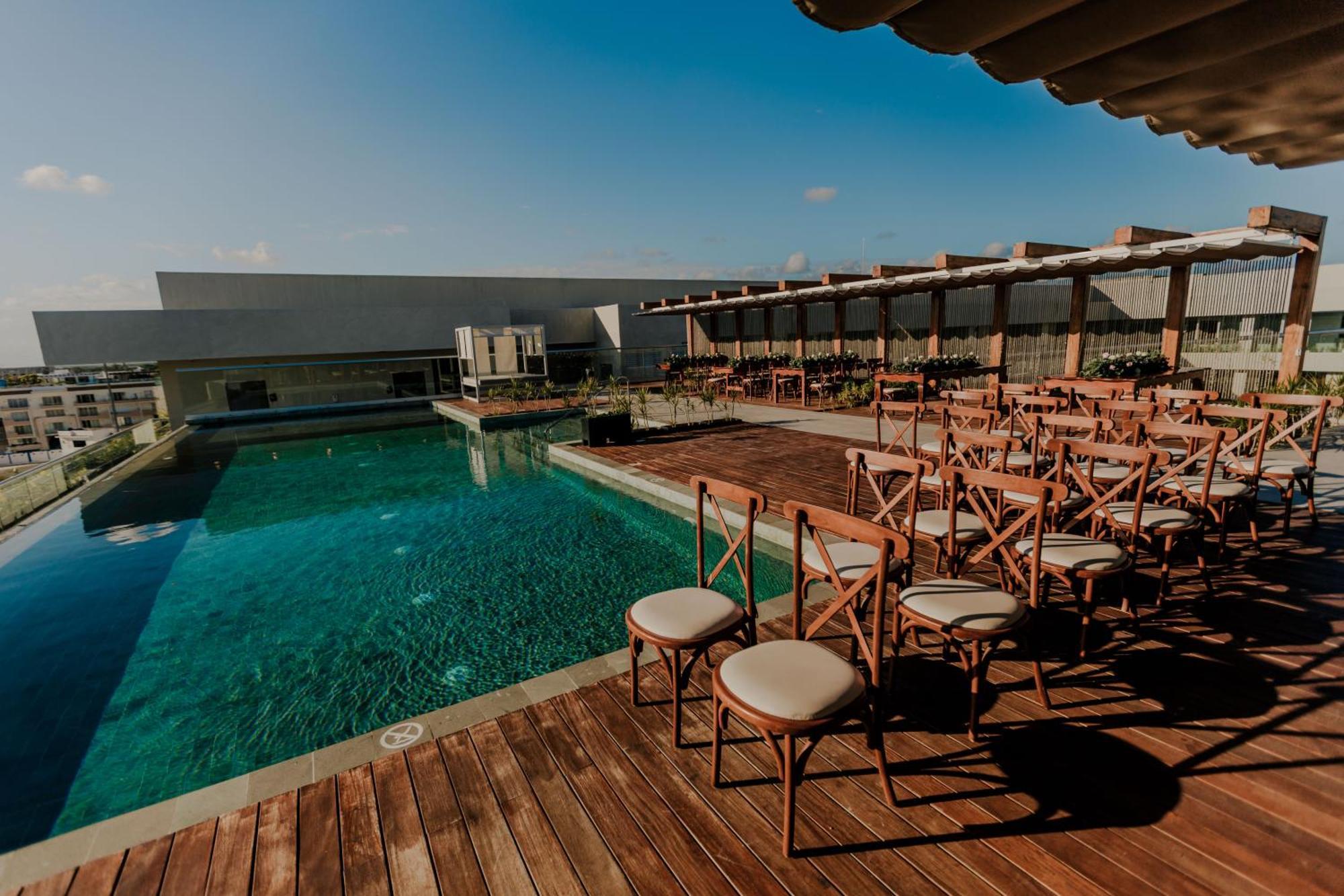 Aloft Playa Del Carmen Hotel Exterior photo Rooftop pool at the hotel