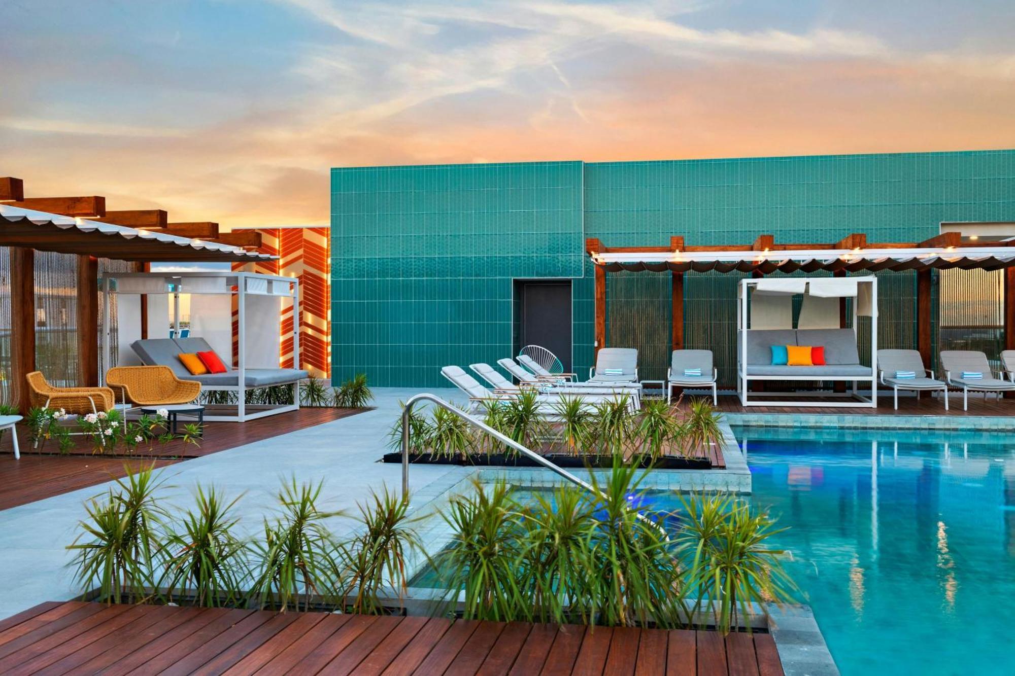 Aloft Playa Del Carmen Hotel Exterior photo The rooftop pool at the hotel
