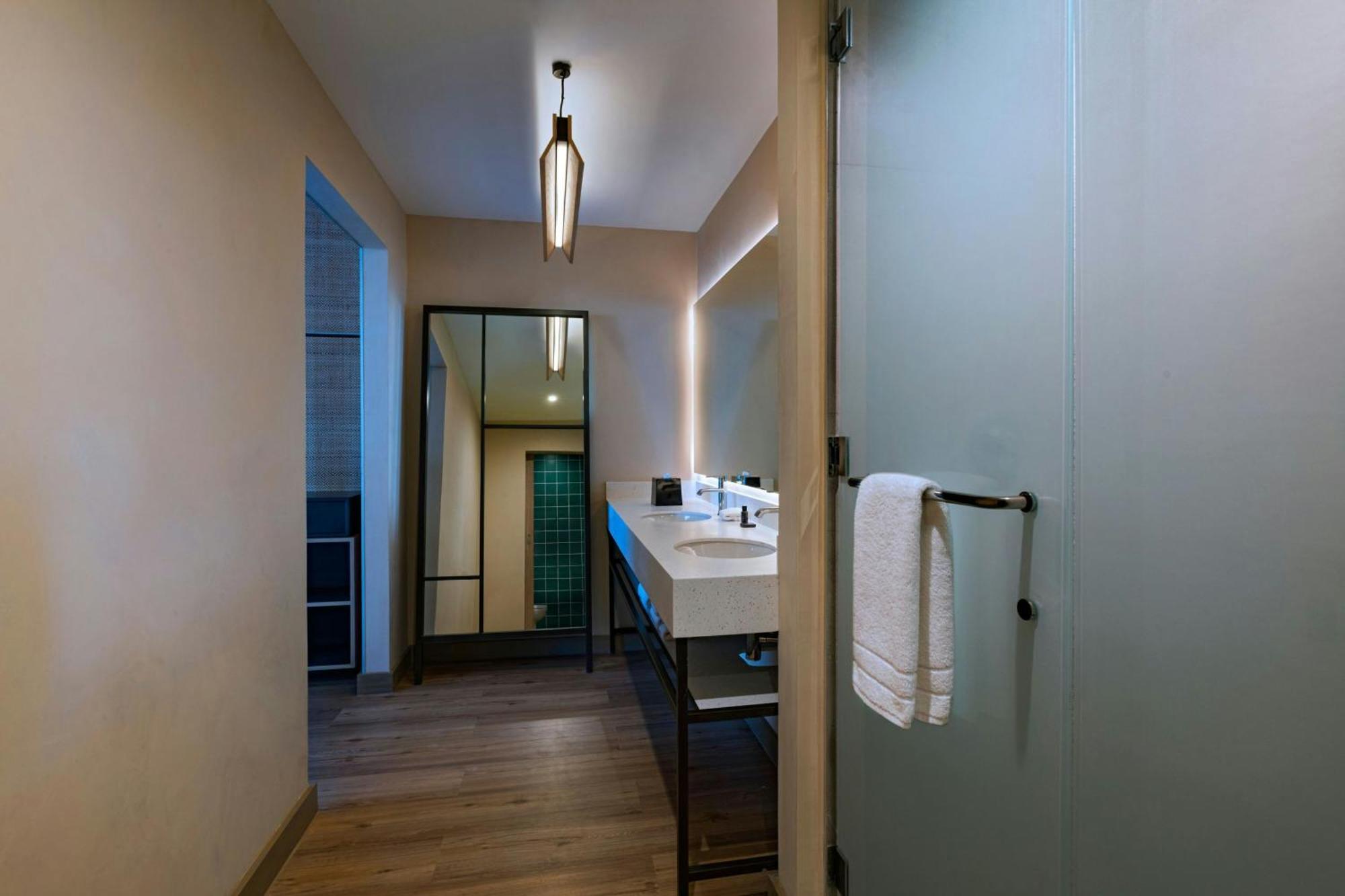 Aloft Playa Del Carmen Hotel Exterior photo Bathroom